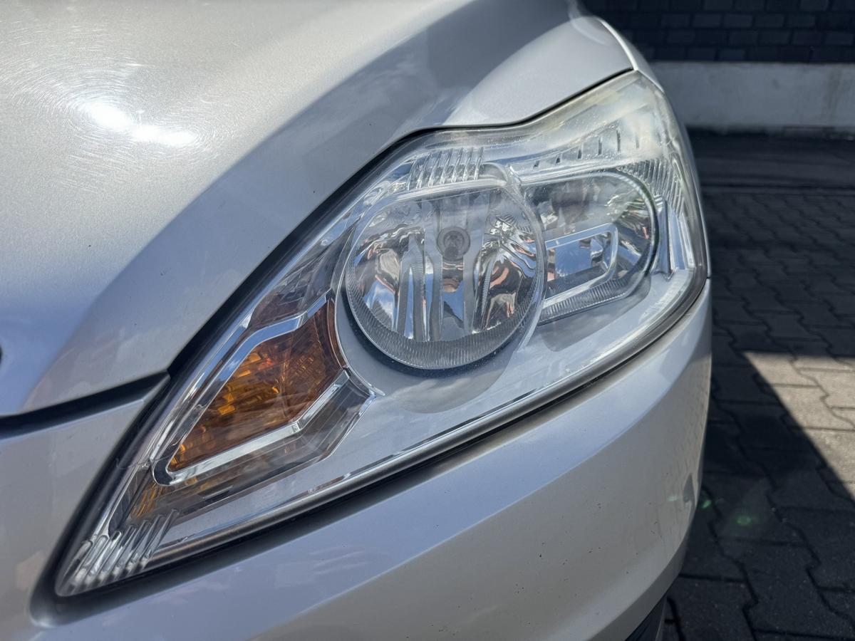 Ford Focus 2 original Scheinwerfer vorn links Halogen Facelift Bj.2009